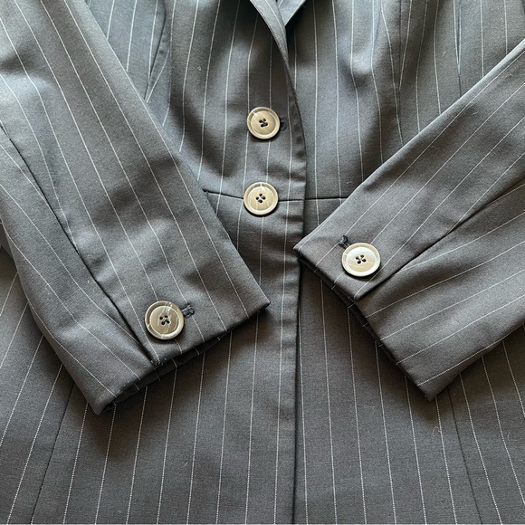Classiques Entier Black Pin Stripe 2 Button Wool Blazer Women's Size 8 - Picture 5 of 7
